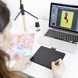 Wacom Intuos Grafiktablett Zeichentablett Small Bluetooth programmierbar schwarz